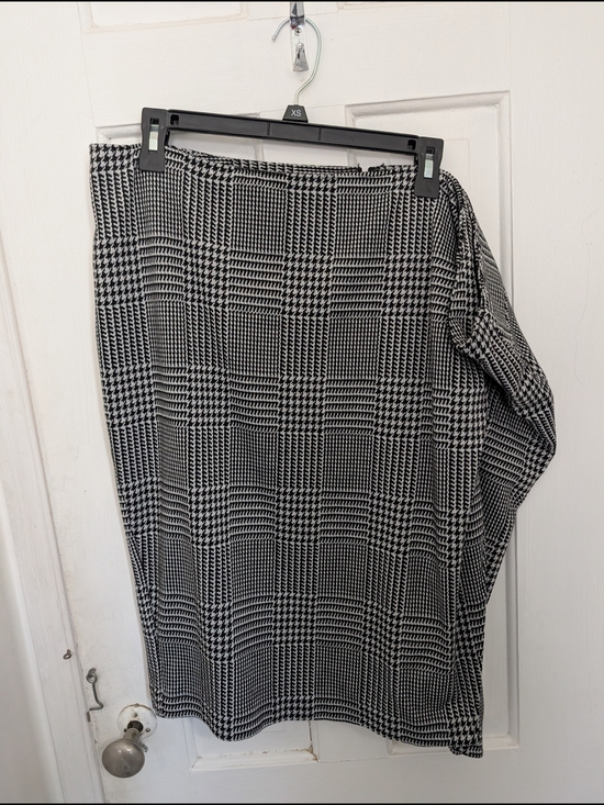 Lane Bryant Dresses & Skirts - Lane Bryant Black & White Glen Plaid Pencil Skirt